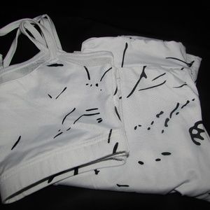 Stylish sports bra and leggings set